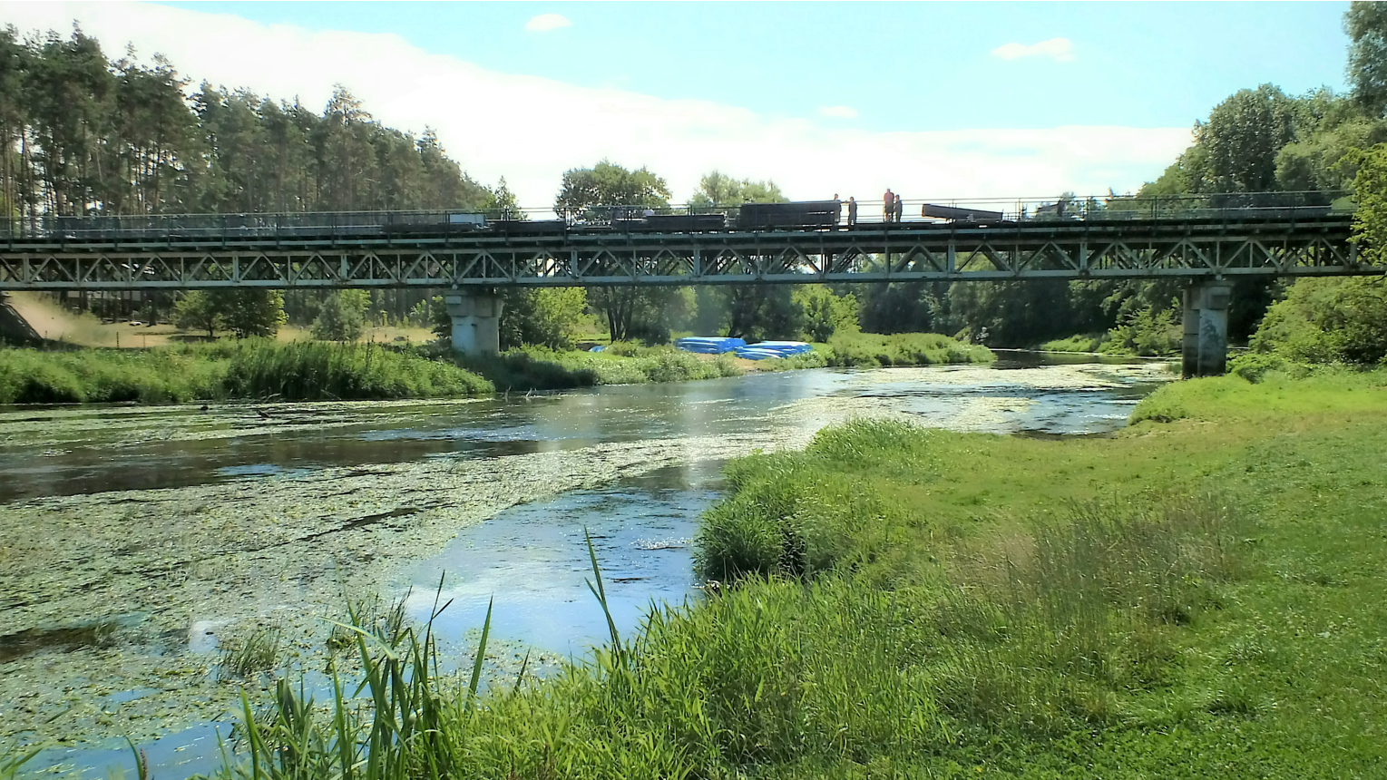 Joniec- widok na most drogowy. Joniec- widok na most drogowy.